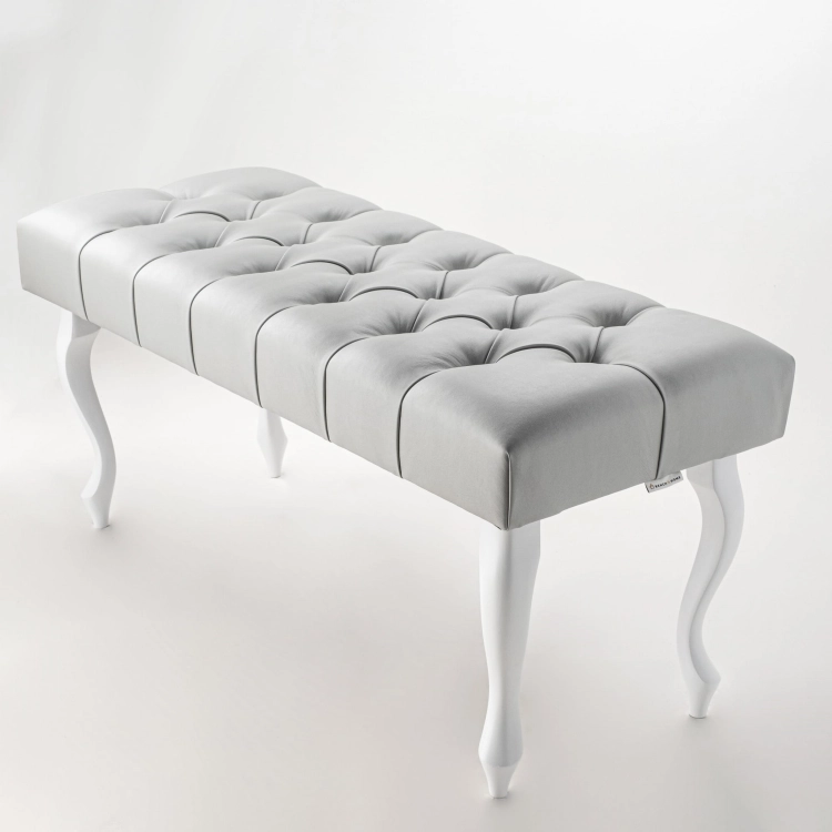 Klassische Chesterfield-Bank, gesteppt, graues Leder, Eleganz und Komfort