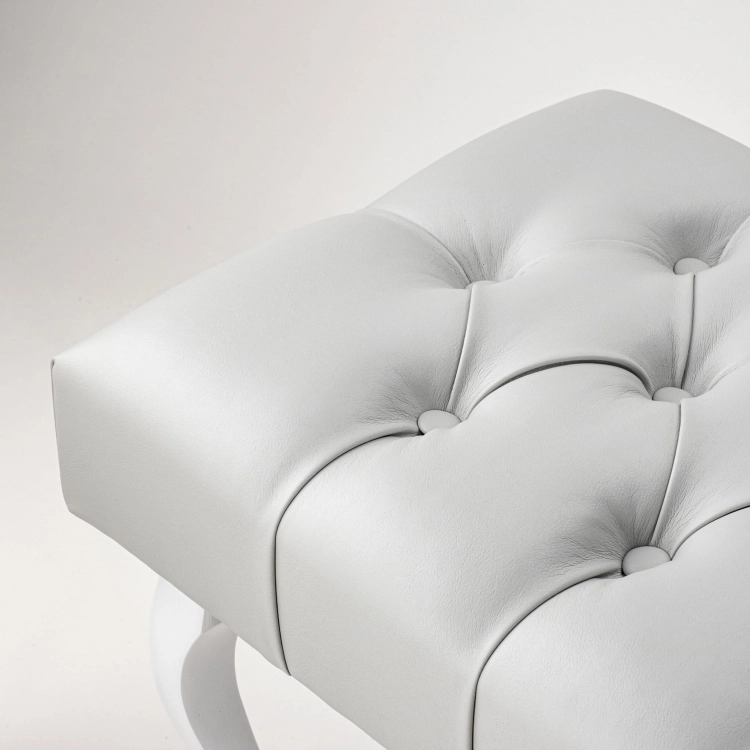 Graue gesteppte Chesterfield-Lederbank für Wohnzimmer oder Flur