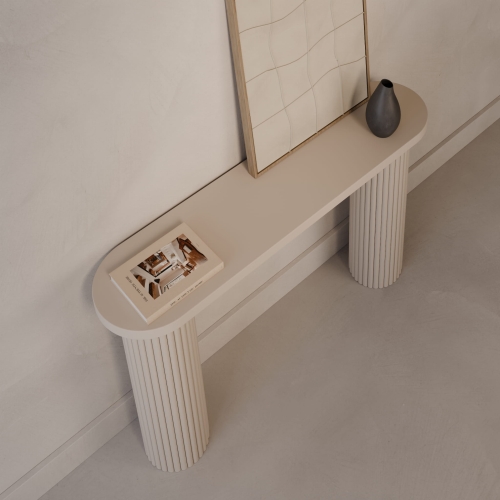 Flurkonsole aus Kaschmir mit kannelierten Beinen