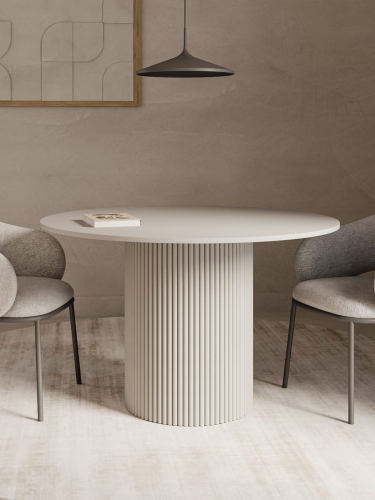 Cashmere Esstisch mit kannelierten Beinen, ein elegantes Detail in einer modernen Einrichtung